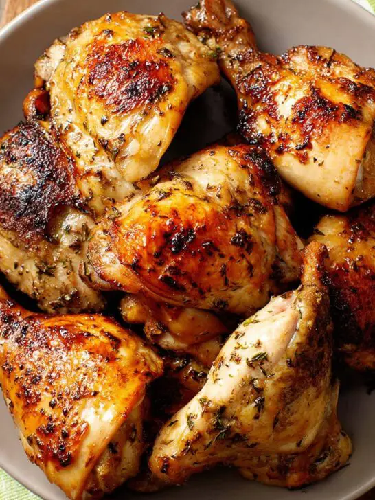 Morceaux de poulet juteux au four